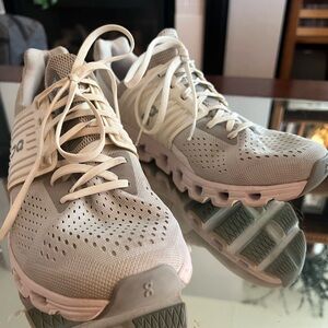 On Cloud - Cloudultra Running Shoes White & Gray Size 10 - EUC